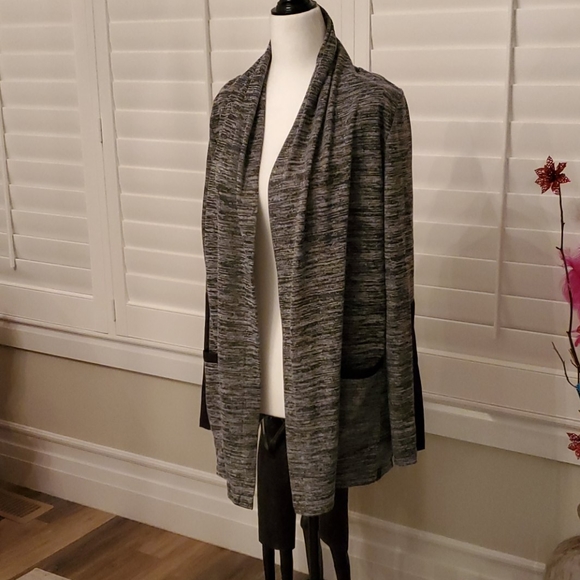 NWOT Patchwork Sleeve Athletic Cardigan EUC - Picture 2 of 6